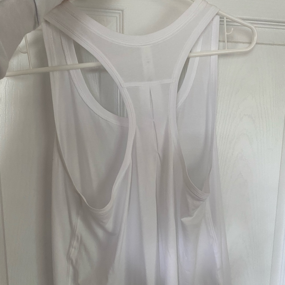 White lululemon tank top